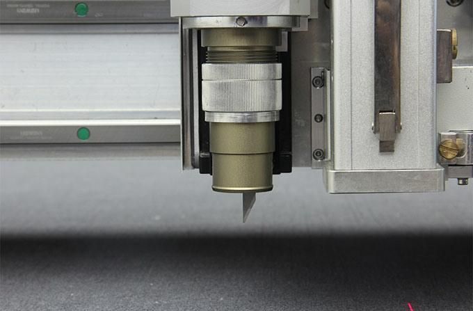 Jwei Automatic Feeding Flatbed Digital Cutter Cutting Machine for Corrugated Board