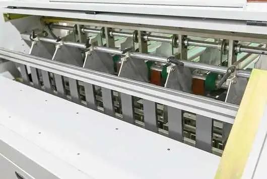 High Speed Rolls to Sheet Paper Cutting Machine with The Side Delivery