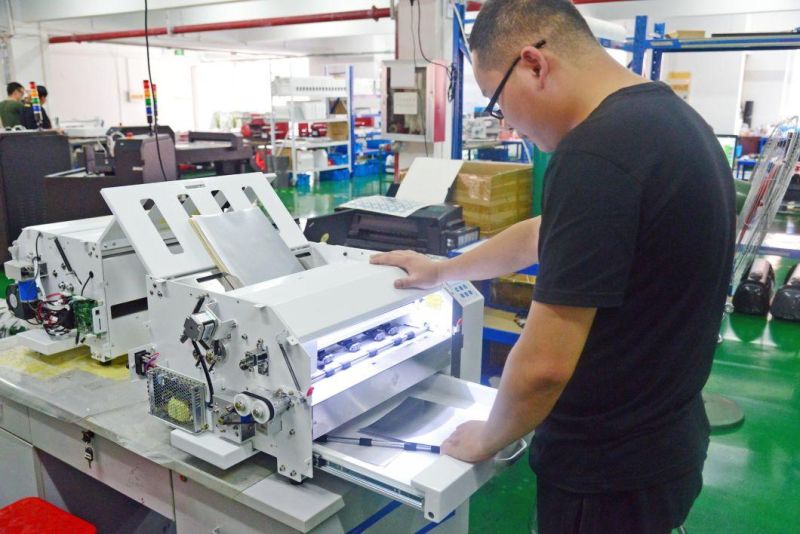 Automatic Adsorbed Digital Graphic Feeding Die Sheet to Sheet Film Contour Sample Cutter Plotter for Cutting Stickers and Cardstocks Laser