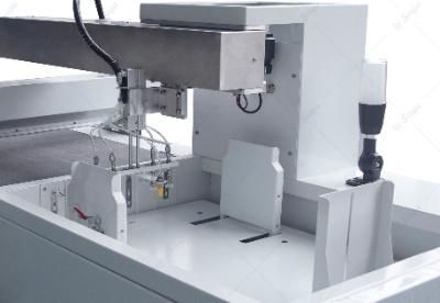 Intelligent Unattended Production Auto Feeding Flatbed Cutter for Cutting and Creasing Cardboard Labels