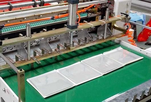 Plastic Film Paper Roll to Sheet Cutting Machine Full Automatic Control Machine