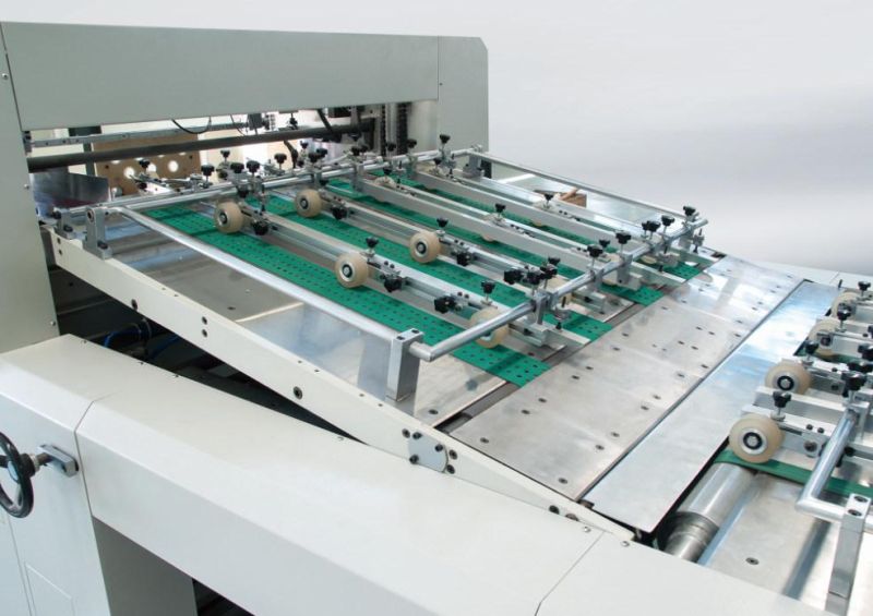 High Speed Autoamtic Playing Cards or Cartoon Cards Cutting Machine