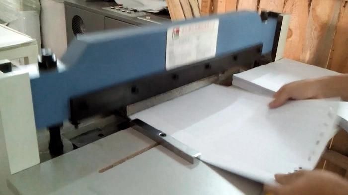 Hole Punching Machine for Paper Product Such as Exercise Notebook