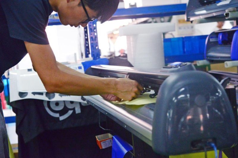 Laser Stepper Vinyl Die Cut Stepper Sticker Economical Hands-Free High Performance Cutting Plotter (SG-720I)